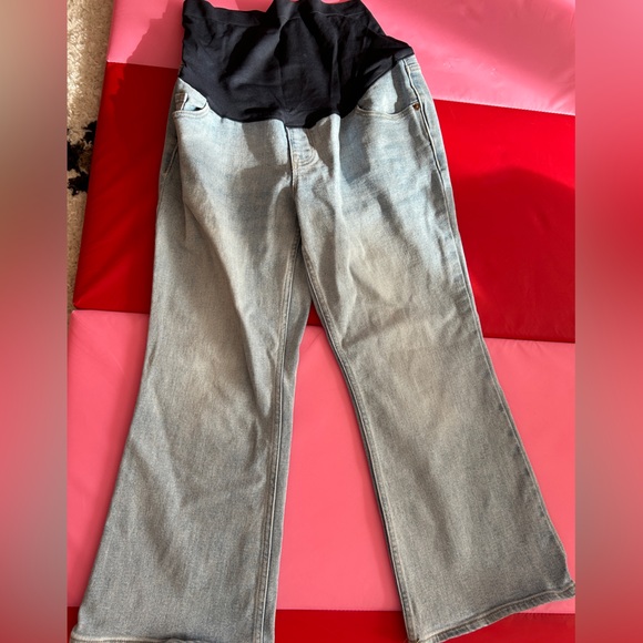 Old Navy Full-Panel Flare Maternity Jeans - Picture 3 of 3